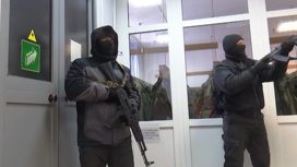 В Челябинске силовики провели учения по безопасности студентов и педагогов в вузе