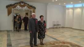 Семья из Волгограда отметила изумрудную свадьбу повторной регистрацией в ЗАГСе