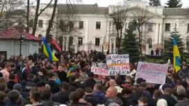 Попытки захватов раскольниками храма УПЦ в Каменце-Подольском попали на видео