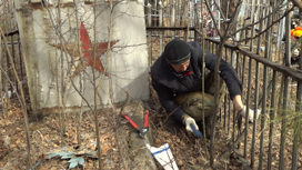 Волонтеры отряда "Эдельвейс" провели уборку могил воинов Красной Армии в Песчанке