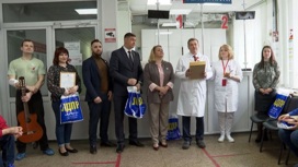 В Архангельске почетных доноров наградили грамотами и подарками