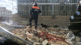 Под Казанью обрушилась стена ЖК, спасатели ищут людей под завалами