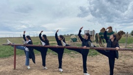 Школьники из села Троицкое осваивают танцы калмыков-казаков