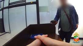 В новосибирском аэропорту задержали 42-летнего иностранца за кражу спасательного жилета