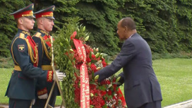 Президент Эритреи возложил цветы к Могиле Неизвестного Солдата