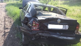 На видео попал момент ДТП в Омске, где пострадал полицейский