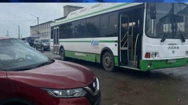 Пассажирский автобус и легковушка столкнулись в Волжске
