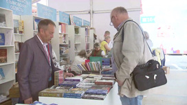 На ярмарке у стен Кремля представили более 100 тысяч книг