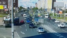 Устроивший массовую аварию в Петербурге самосвал попал на видео