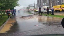 Асфальт провалился на Боровском шоссе в Москве