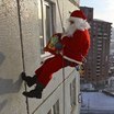 Деды Морозы спустились с крыши