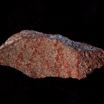 Абстрактный рисунок охрой возрастом 73 тысячи лет, найденный в пещере Бломбос.