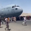 Кабульские беженцы забрались в нишу шасси самолета и погибли