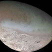 Составное изображение крупнейшей луны Нептуна — Тритона.