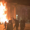 Протесты во Франции: раненые полицейские и подожженная мэрия