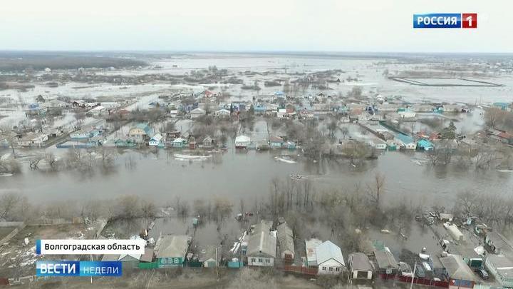 Наводнение в городе кургане. Город Ефремов паводок. Паводок в городе. Половодье в г Сергач. Паводок в городе Курганинске 2002.