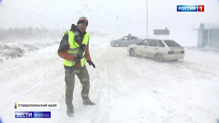 Снегопад на юге России: дороги закрыты, в школах отменены занятия
