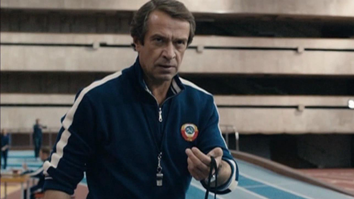 Машков движение вверх. Движение вверх тренер актер. Машков движение вверх. Движение вверх машков. Движение вверх машков.