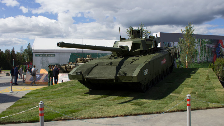 В вооруженные силы начинаются поставки танков "Армата"