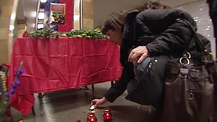 Москвичи вспоминают жертв теракта в метро