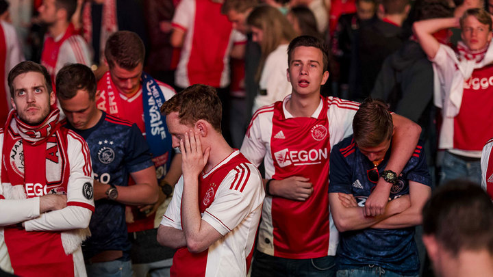 Футбольным болельщикам в Нидерландах вновь запретили посещать стадионы