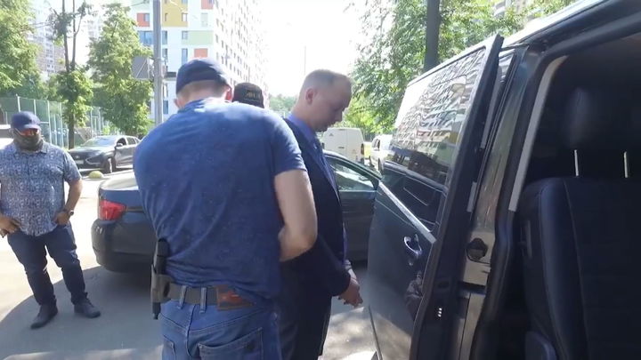 Появилось видео задержания подозреваемого в госизмене советника главы Роскосмоса
