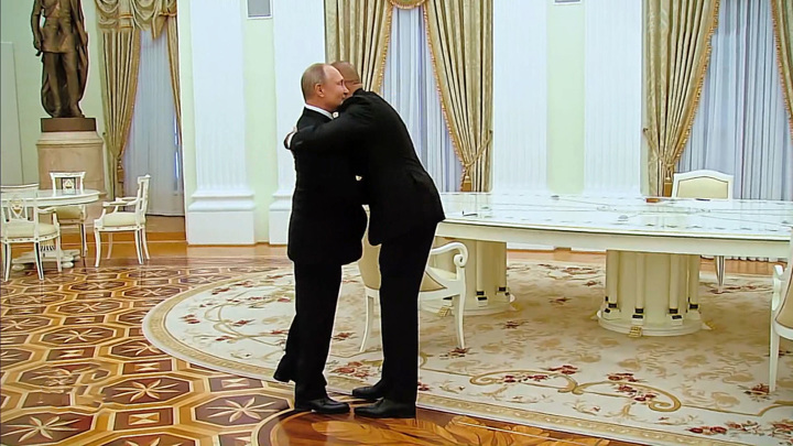 Москва. Кремль. Путин. Путин встретил Алиева и Пашиняна объятиями