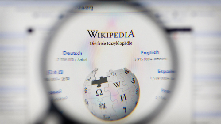 Роскомнадзор решил "приземлить" владеющую "Википедией" НКО