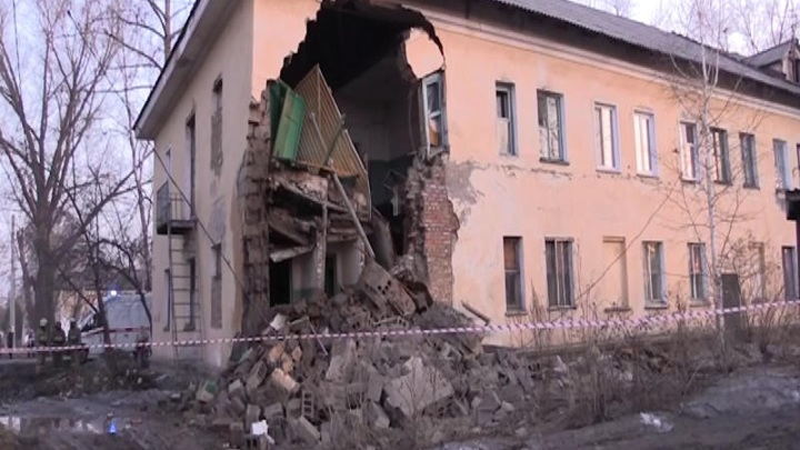 Жители аварийного дома в Канске предупреждали, что он рухнет