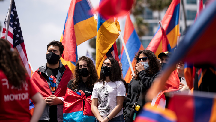 Жители США выразили поддержку признавшему геноцид армян Байдену