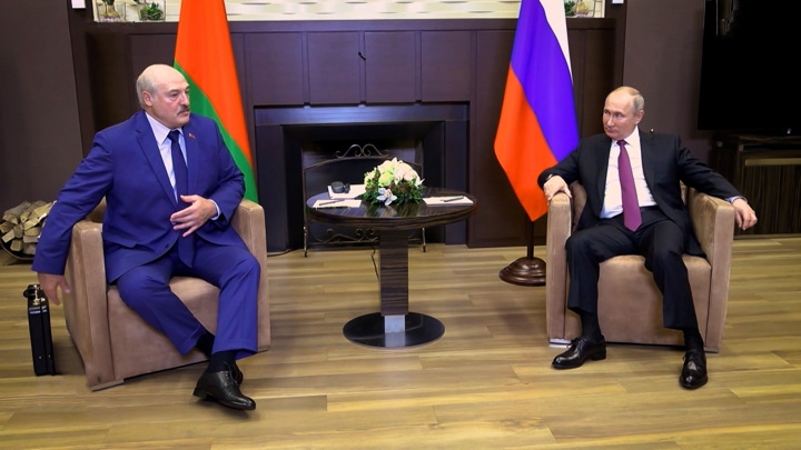 Москва. Кремль. Путин. На встречу с Путиным Лукашенко привез важный чемодан