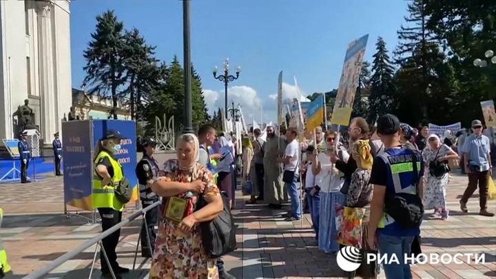 Украинцы встретили патриарха Варфоломея митингами и протестами