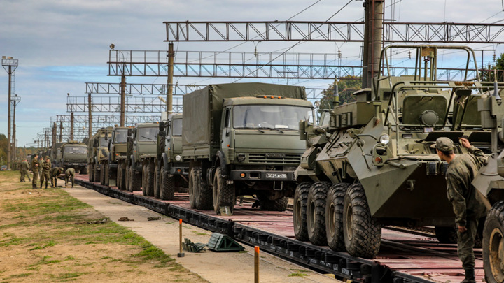Российские военные возвращаются из Белоруссии после учений "Запад-2021"