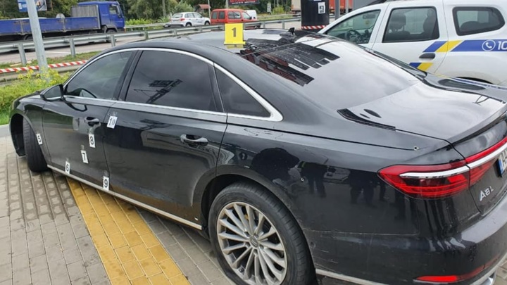 Расстреляли автомобиль помощника зеленского. Смотреть фото Расстреляли автомобиль помощника зеленского. Смотреть картинку Расстреляли автомобиль помощника зеленского. Картинка про Расстреляли автомобиль помощника зеленского. Фото Расстреляли автомобиль помощника зеленского