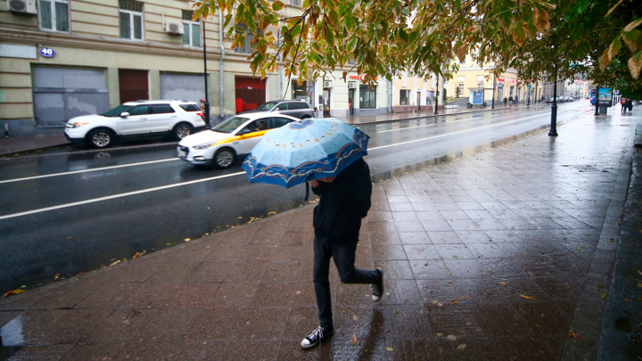 Треть нормы: Москва проводит бабье лето дождями