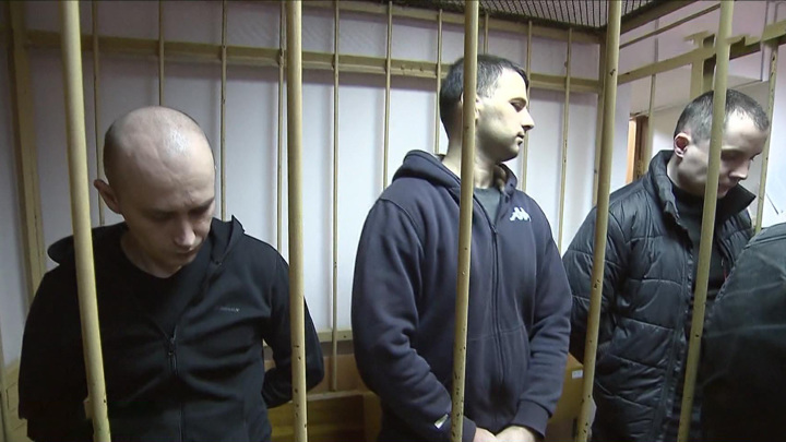 Вести-Москва. Убивших отца чемпиона мира по MMA полицейских отправили в колонию