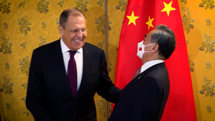 Москва. Кремль. Путин. Главы МИД России и Китая встретились в Риме