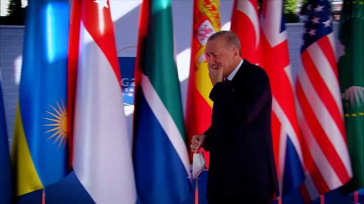 Москва. Кремль. Путин. G20: кулаки Меркель, лицо Эрдогана и замечание Путина
