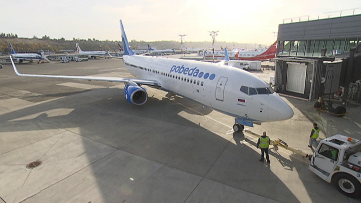 Летевший на Кипр самолет экстренно сел в Сочи, пассажира спасти не удалось
