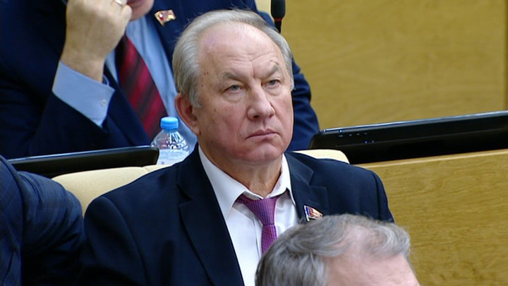В Госдуме обсуждают лишение неприкосновенности депутата Рашкина