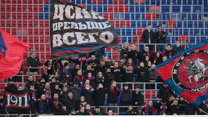 Болельщики "Крыльев" и ЦСКА в знак протеста покинули стадион во время матча