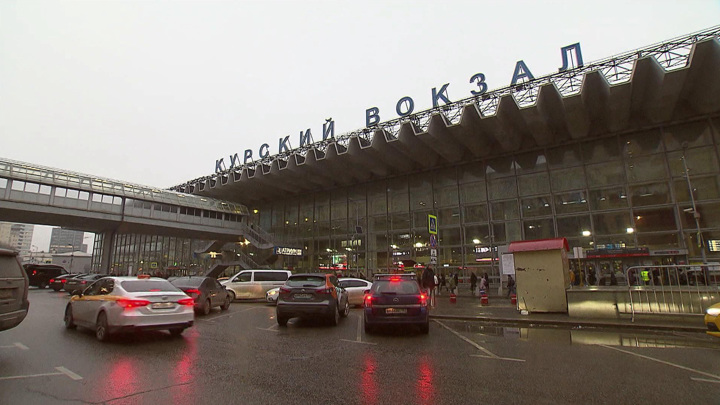Вести-Москва. У двух московских вокзалов изменились правила парковки