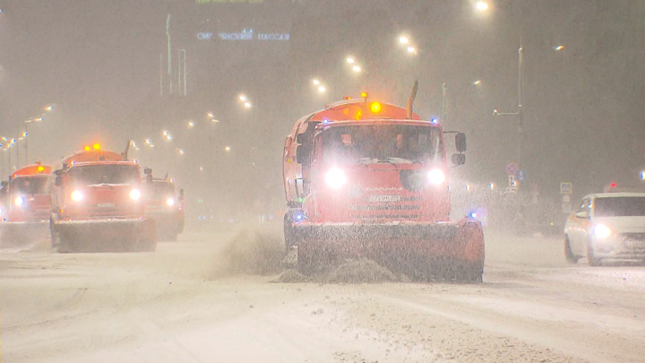 Вести-Москва. Снегопад парализовал движение на столичных дорогах