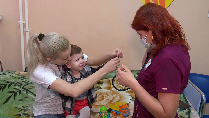 Вести-Москва. Шанс на излечение: еще один ребенок получил лекарство от "Круга добра"
