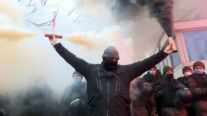 Вести в 20:00. Ракеты, пушки и националисты. Киев опять готовится к воображаемым битвам