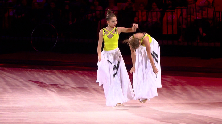 Сестры аверины. Сестры аверины шоу. Гимнастическое шоу лебединое озеро нижний новгород сестры аверины. Сестры аверины шоу. Make up сестёр авериных в 10 лет.