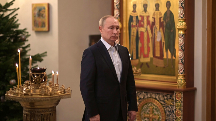 Песков объяснил, почему Путин был один в храме на Рождество