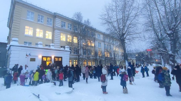 Во всех школах Архангельска отменены занятия из-за сообщения о минировании
