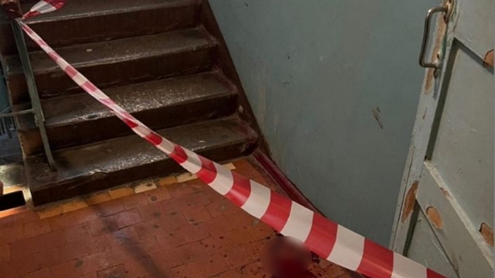 Тело маленького ребенка нашли на лестнице в кисловодском общежитии