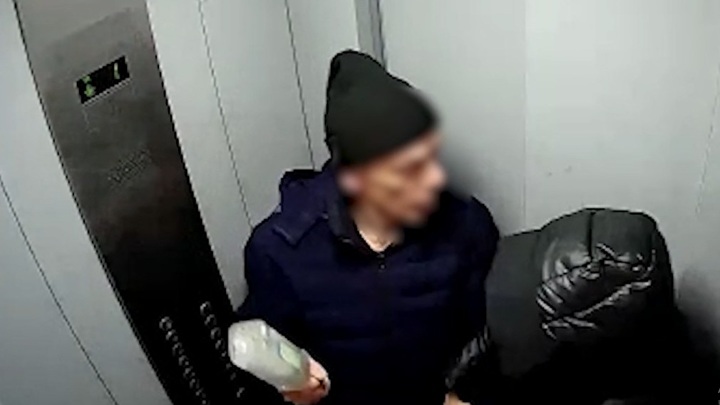 Юная оренбурженка отбилась от грабителя в лифте